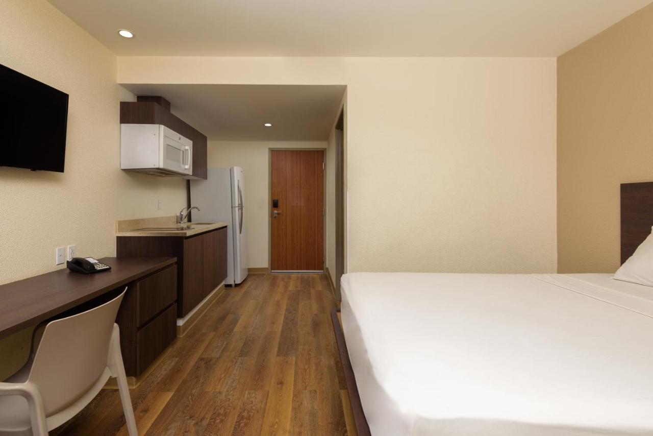 Extended Suites Saltillo Galerias Bagian luar foto