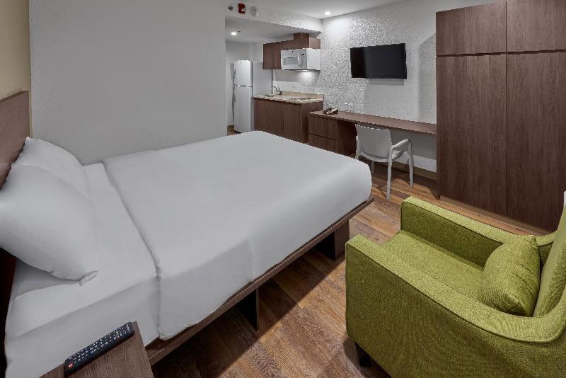 Extended Suites Saltillo Galerias Ruang foto